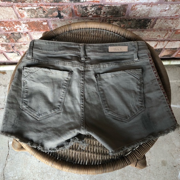 Buckle Black Shorts - Picture 2 of 4